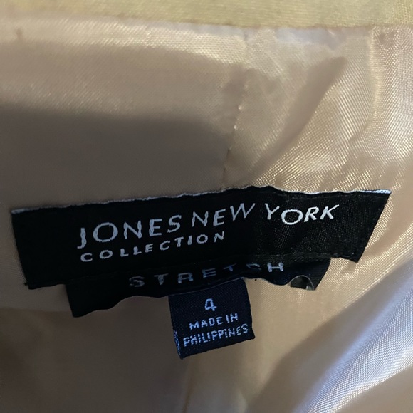 cream color women’s blazer - Picture 3 of 3